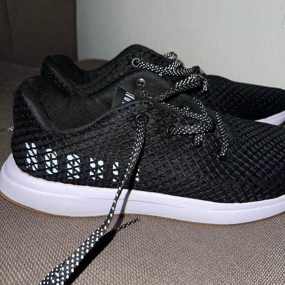 Men’s US 10 Nobull Diamond Mesh Runner Shoes Black / White Womens 11 - Picture 1 of 5